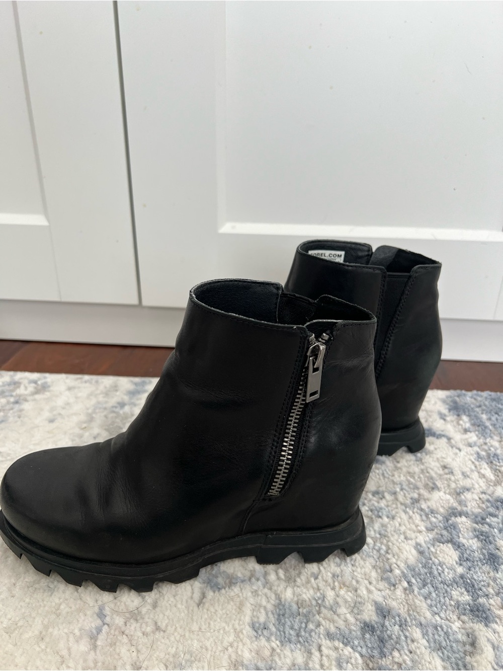 Sorel Black Leather Chelsea Lug Boots - Picture 4 of 5